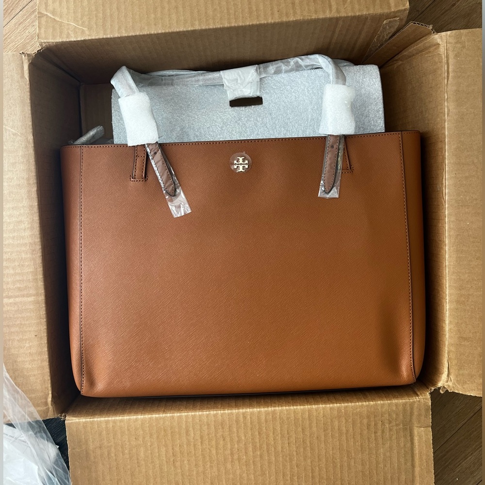 NWT Tory Burch York Buckle Tote! STILL IN BOX